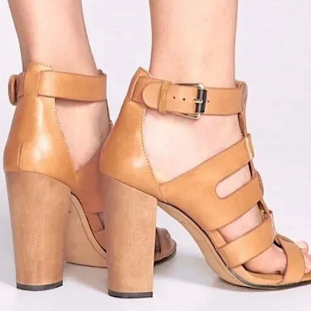 Dolce Vita NIRO heels, 7.5 M tan leather block heel, great condition